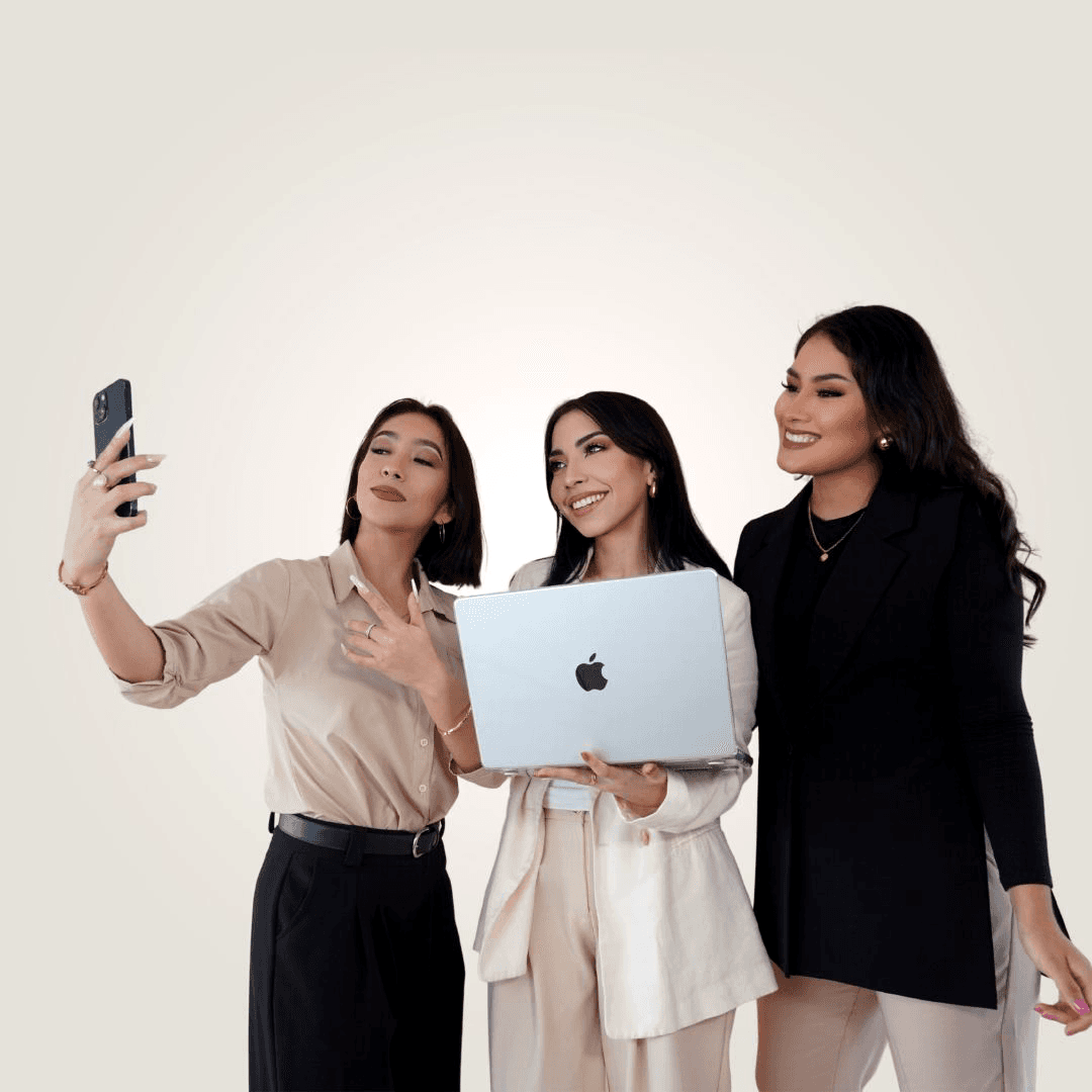 Equipo grabando contenido para redes sociales